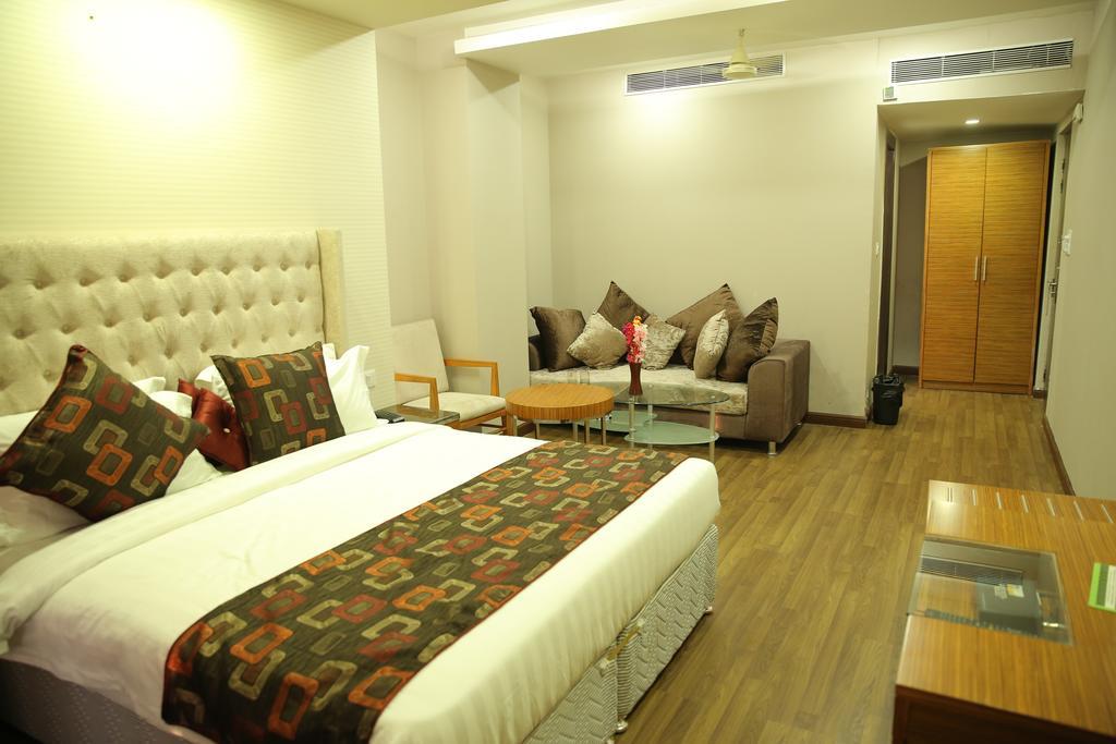 Hotel Sv Kashipur Eksteriør bilde